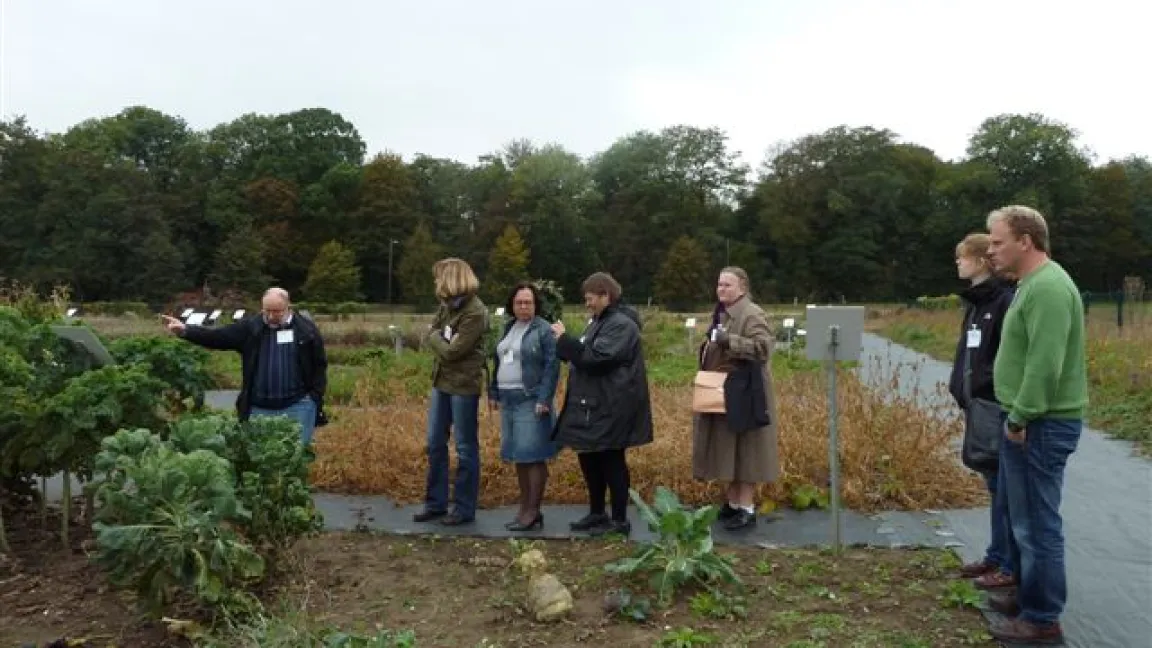 Themenführung im Schaugaraten der WissenschaftsScheune in Köln. Foto: IVA