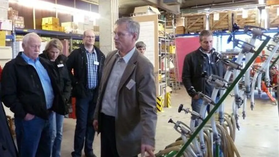 Dr. Heribert Koch vom DLR Bad Kreuznach in der Spritzenprüfhalle. Foto: IVA