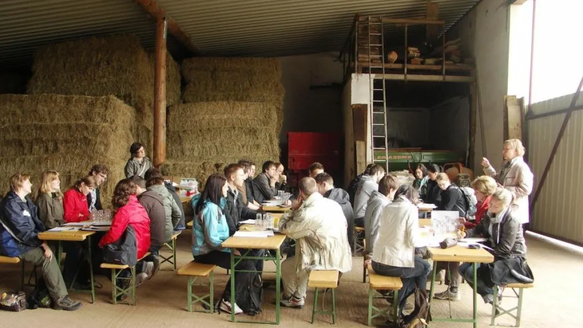 Lehrerin Irina Roczen: "Pflanzenschutz wird in der öffentlichkeit häufig diskutiert". Foto Matthias Wiedenau