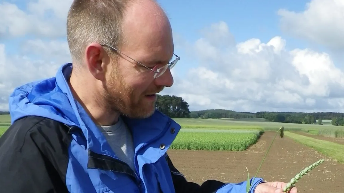 Dr. Jürgen Schwarz: "Je mehr Pflanzenschutzmittel der Landwirt einsparen möchte, desto größer wird das Risiko von spürbaren Ertragsverlusten." Foto: Zintl