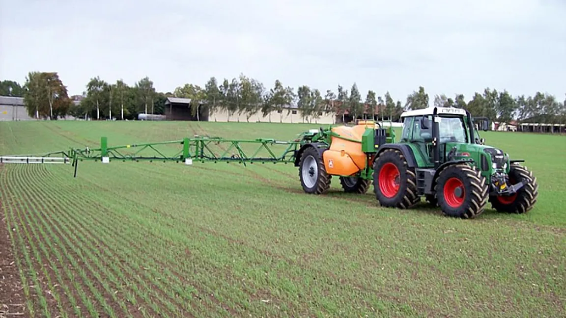 GPS-Daten und deren Dokumentation ermöglichen das automatische Ab- und Anschalten eines Pflanzenschutzgerätes.
Quelle: Agri Con