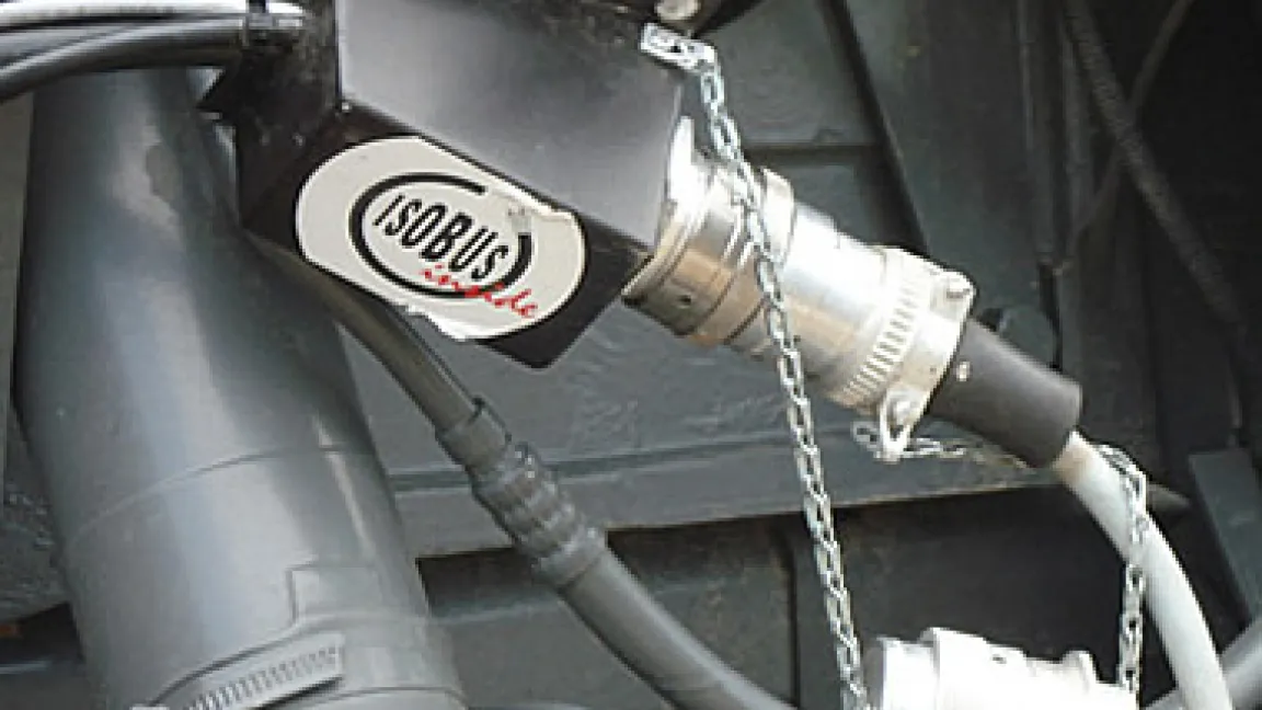 Um alle Möglichkeiten des Precision Farmings auszuschöpfen, müssen die Datenschnittstellen, z. B. zwischen Schlepper und angehängten Geräten, kompatibel sein.
Quelle: www.preagro.de