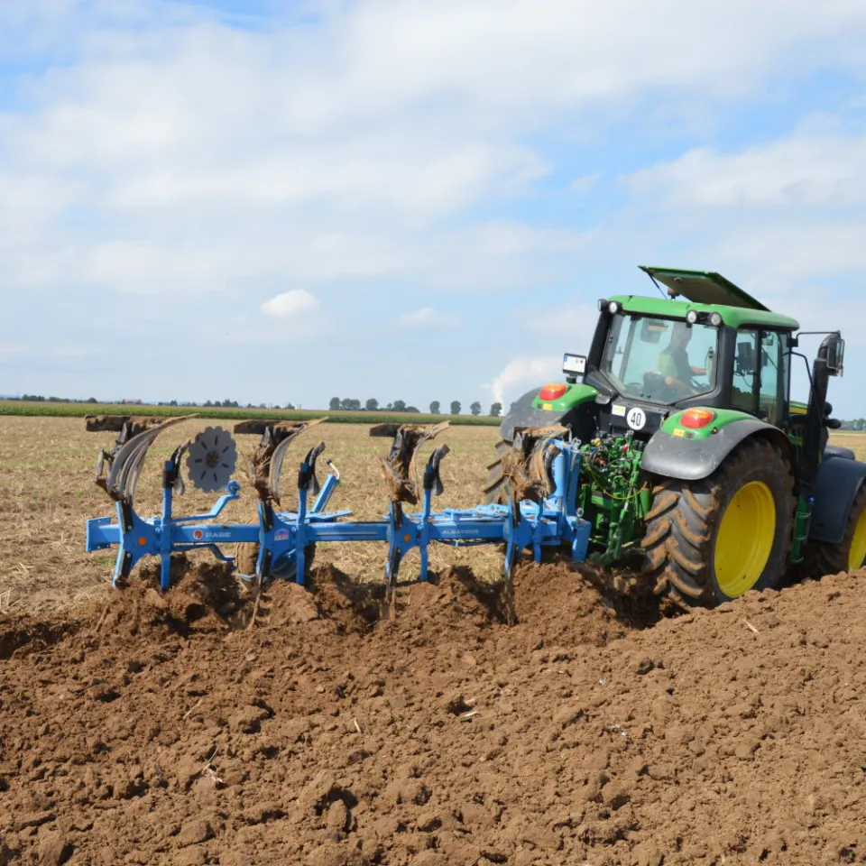 Wie Pflug, Grubber und Egge auf die Wasserqualität wirken können