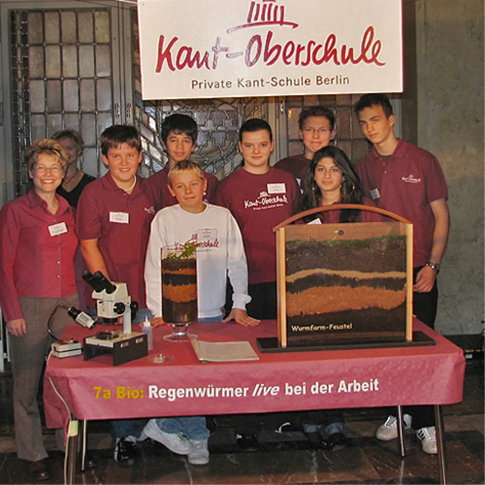 Schüler züchten Regenwürmer