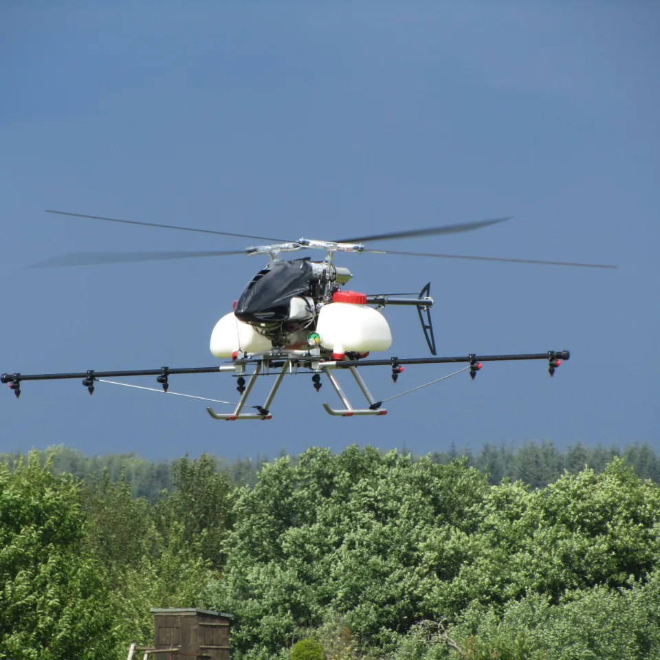 Weltneuheit: Unbemannter Kleinhubschrauber soll Winzern beim Pflanzenschutz helfen